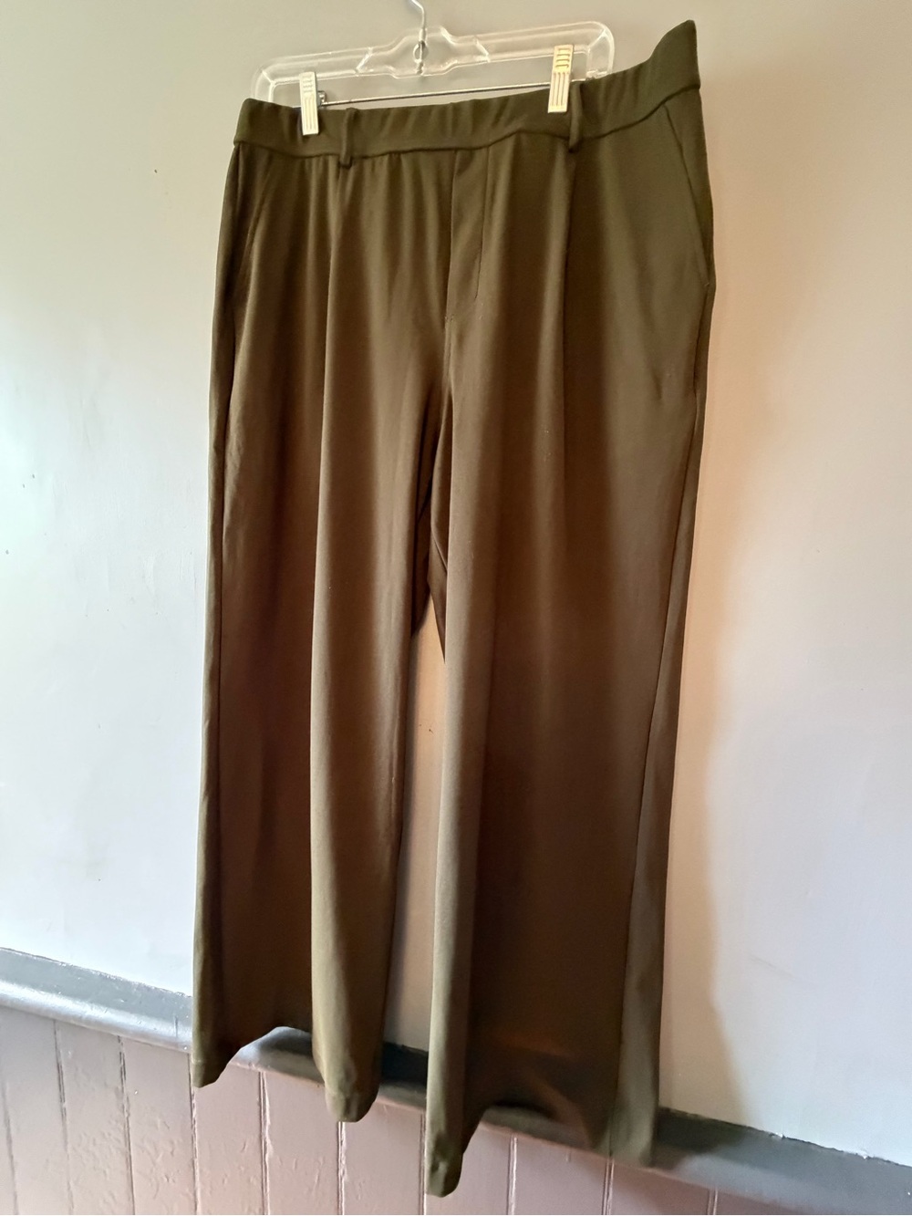 HALARA Olive Wide-Leg Women's Pants